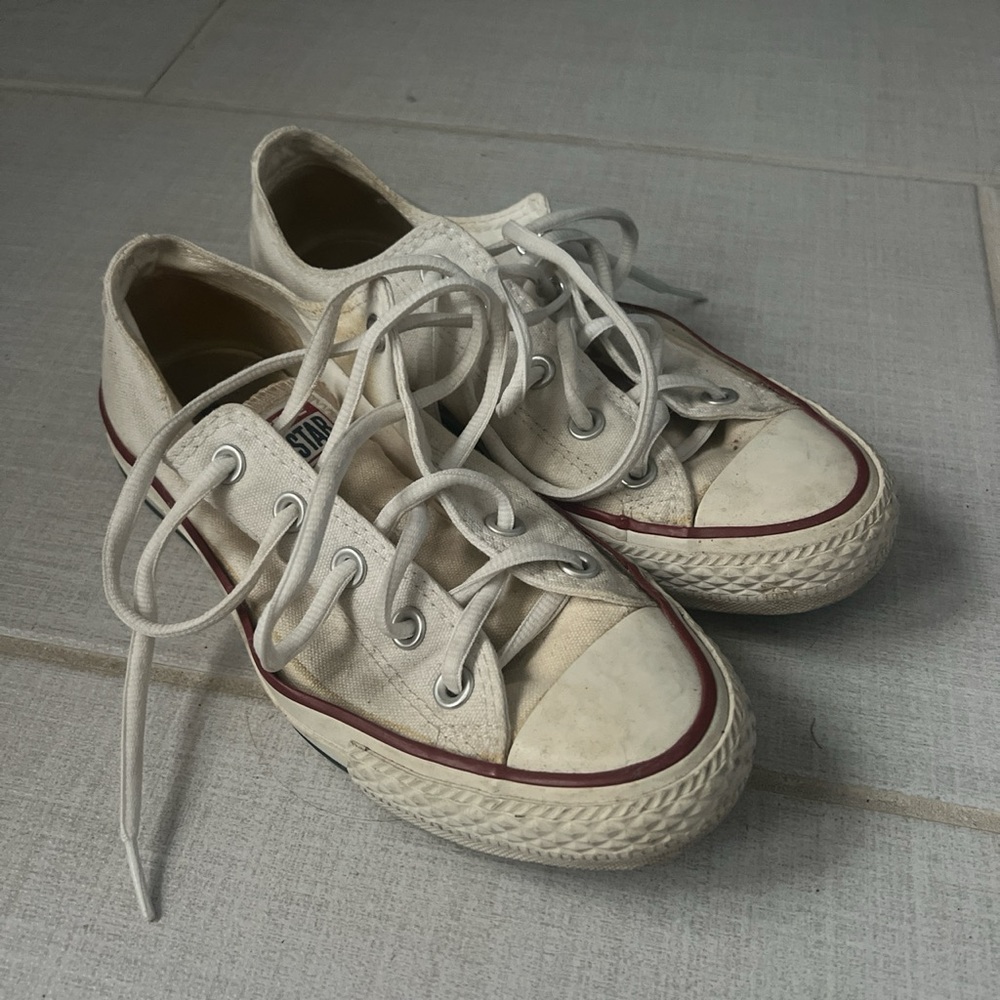 🔴Converse low top.